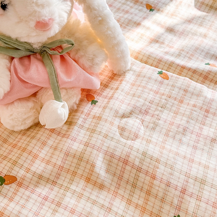 91家纺网 家纺一手货源 找家纺 木楌家居 2026新款全棉纱布云感冰冰被床盖四件套系列 甜心萝卜