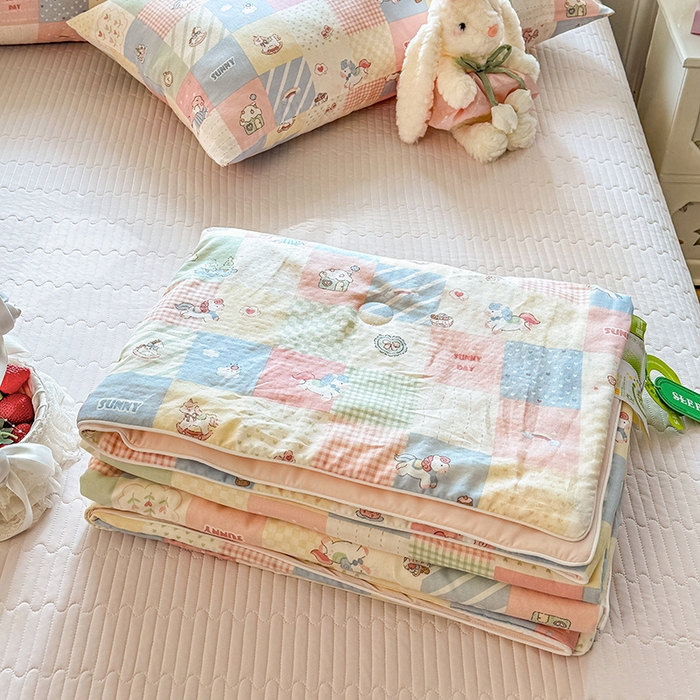 91家纺网 家纺一手货源 找家纺 木楌家居 2026新款全棉纱布云感冰冰被床盖四件套系列 阳光小马