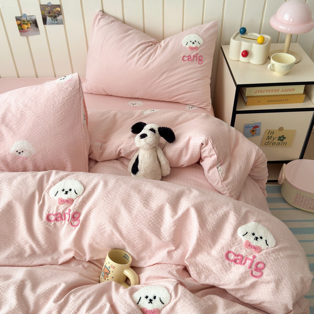 91家纺网 家纺一手货源 找家纺 橙意 2026新款高克重A类泡芙纱毛巾绣四件套 萌萌小狗-粉