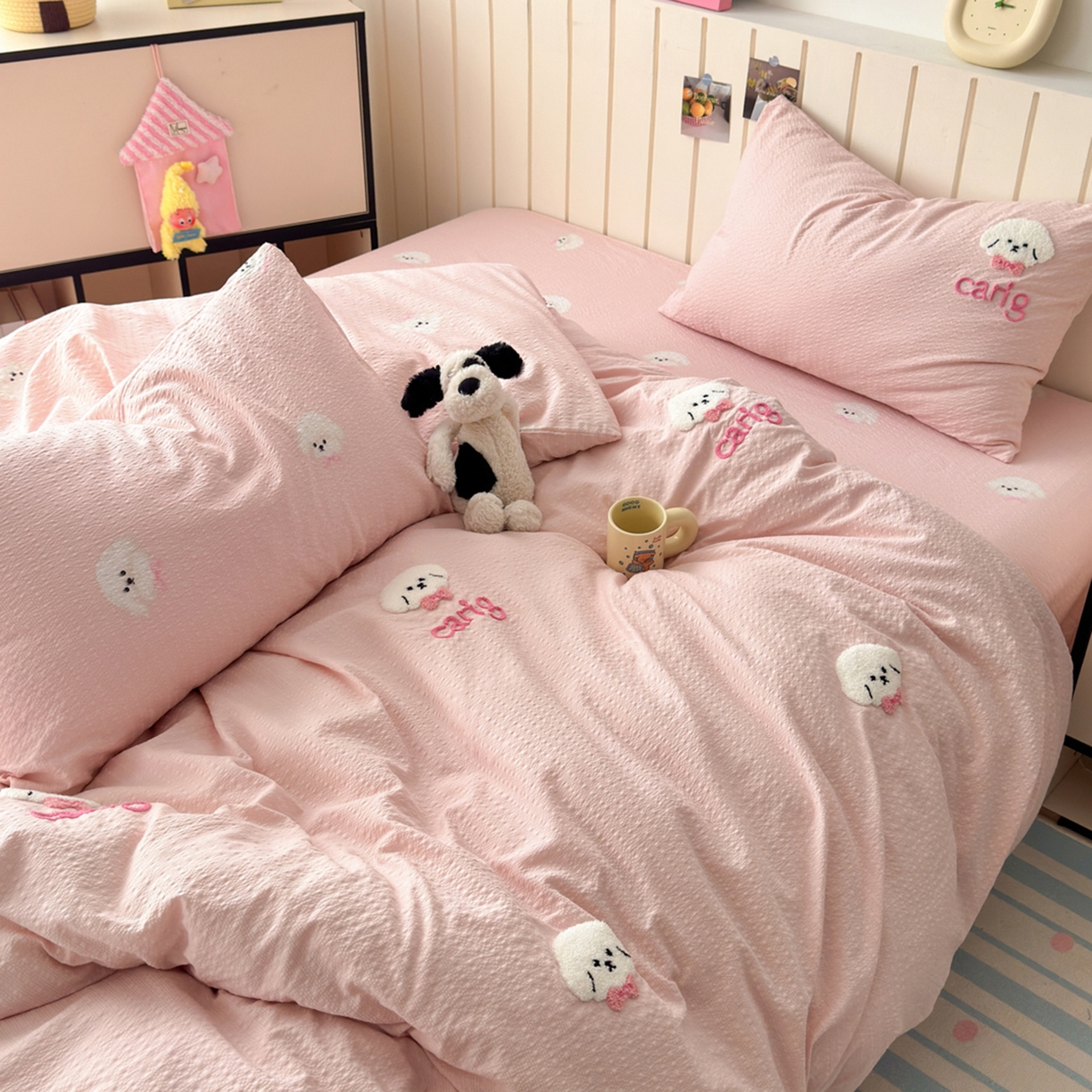 91家纺网 家纺一手货源 找家纺 橙意 2026新款高克重A类泡芙纱毛巾绣四件套 萌萌小狗-粉