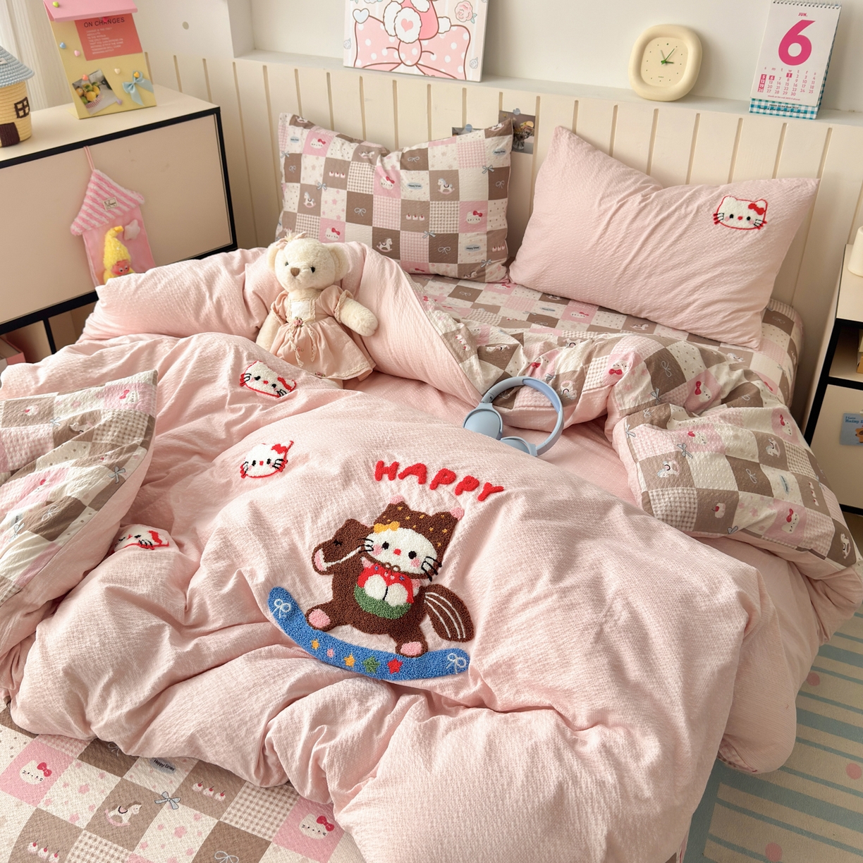 91家纺网 家纺一手货源 找家纺 橙意 2026新款高克重A类泡芙纱毛巾绣四件套 木马KT猫-粉