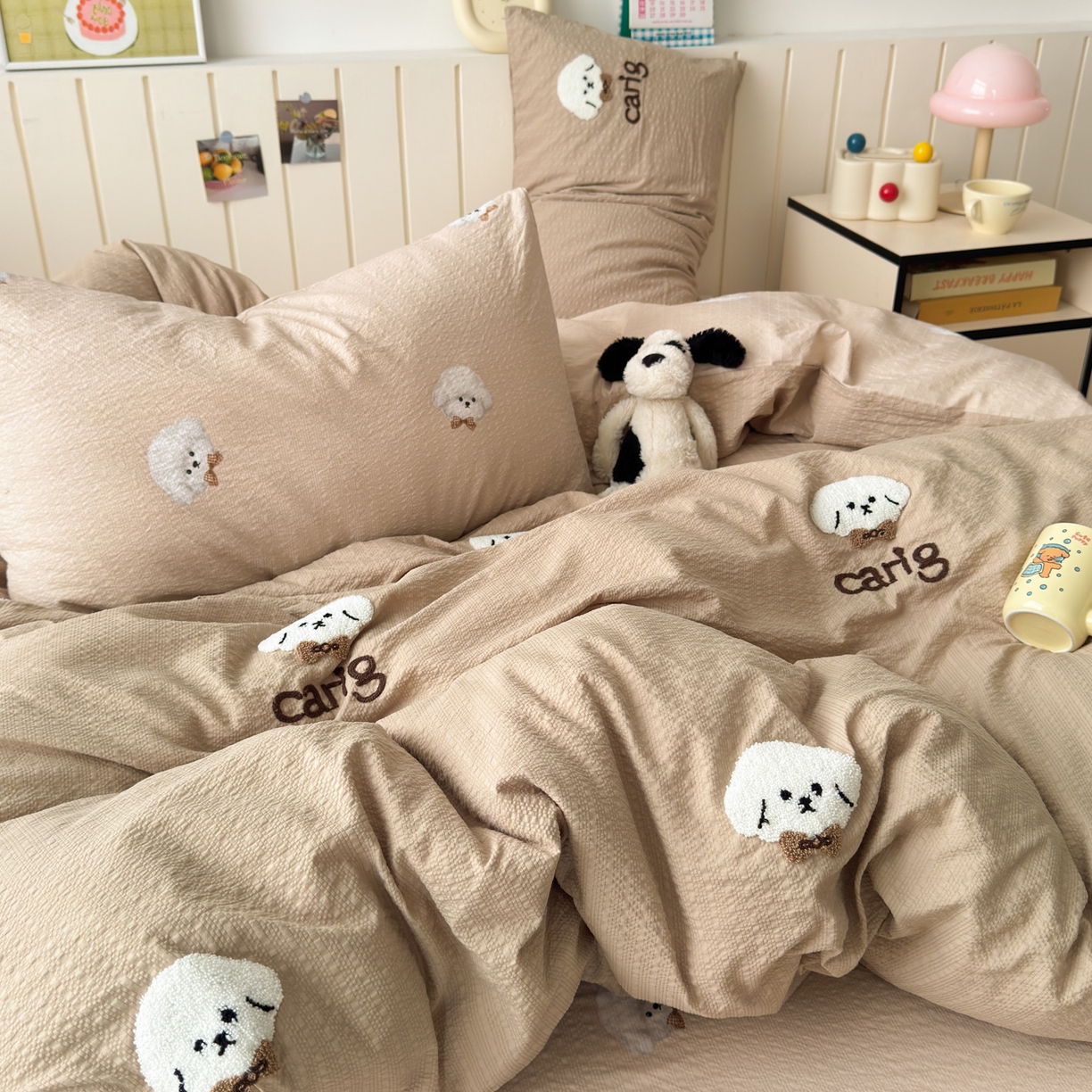 91家纺网 家纺一手货源 找家纺 橙意 2026新款高克重A类泡芙纱毛巾绣四件套 萌萌小狗-卡其