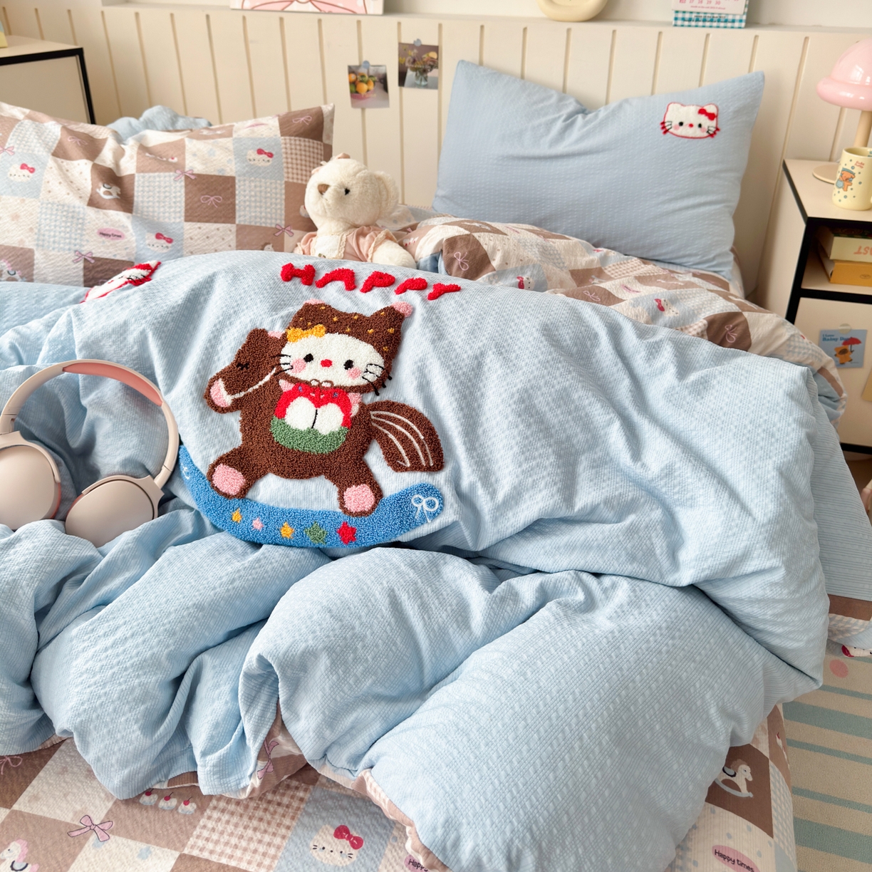 91家纺网 家纺一手货源 找家纺 橙意 2026新款高克重A类泡芙纱毛巾绣四件套 木马KT猫-蓝