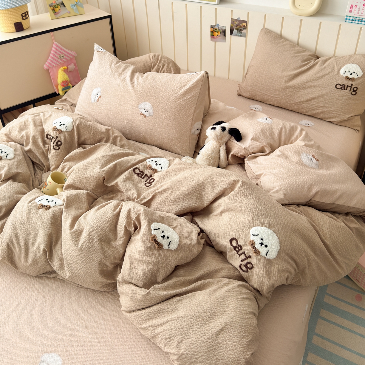 91家纺网 家纺一手货源 找家纺 橙意 2026新款高克重A类泡芙纱毛巾绣四件套 萌萌小狗-卡其