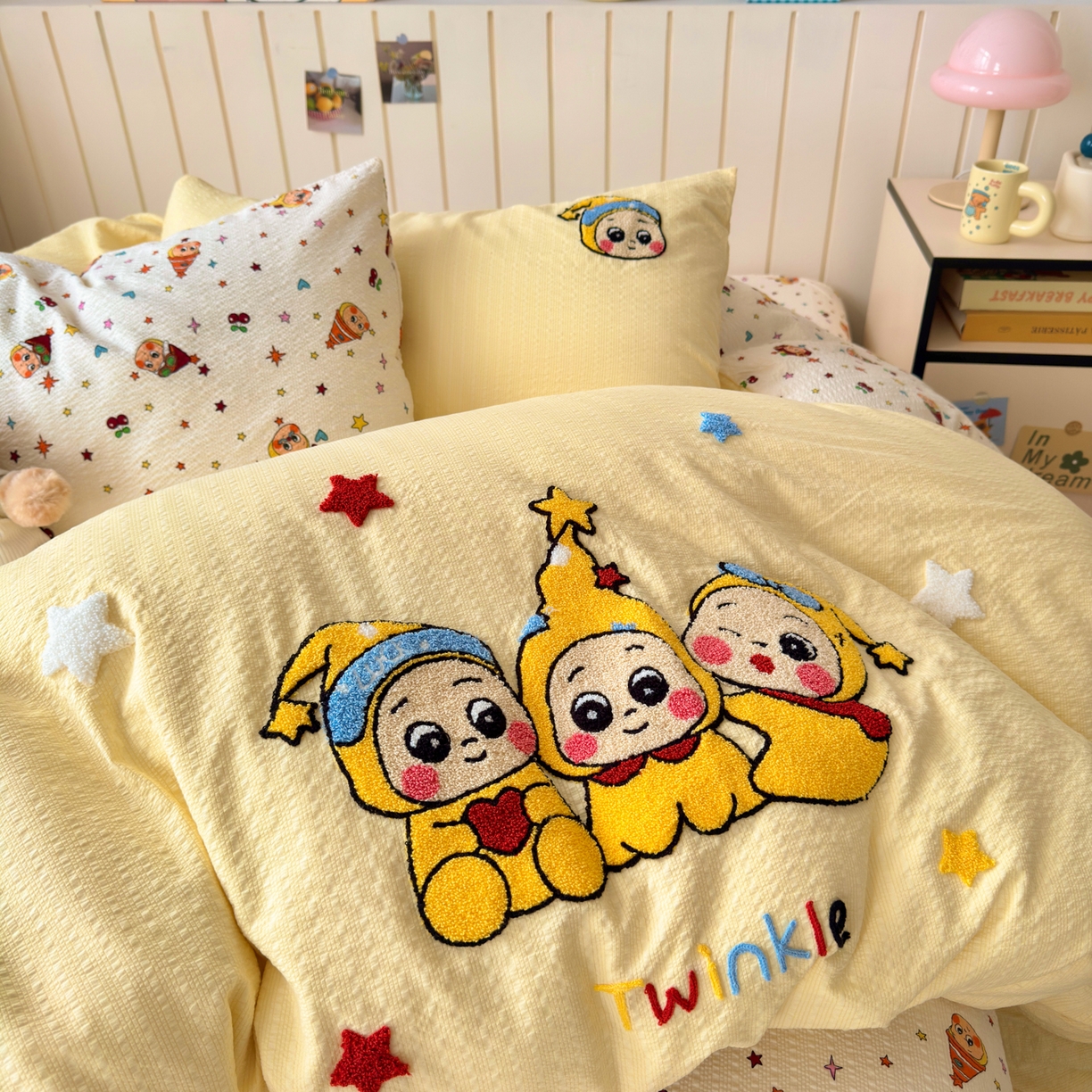 91家纺网 家纺一手货源 找家纺 橙意 2026新款高克重A类泡芙纱毛巾绣四件套 星星伙伴