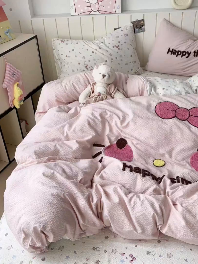 91家纺网 家纺一手货源 找家纺 橙意 2026新款高克重A类泡芙纱毛巾绣四件套 萌趣Kitty