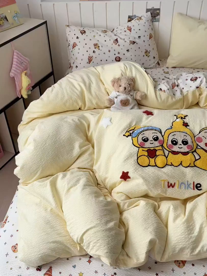 91家纺网 家纺一手货源 找家纺 橙意 2026新款高克重A类泡芙纱毛巾绣四件套 星星伙伴