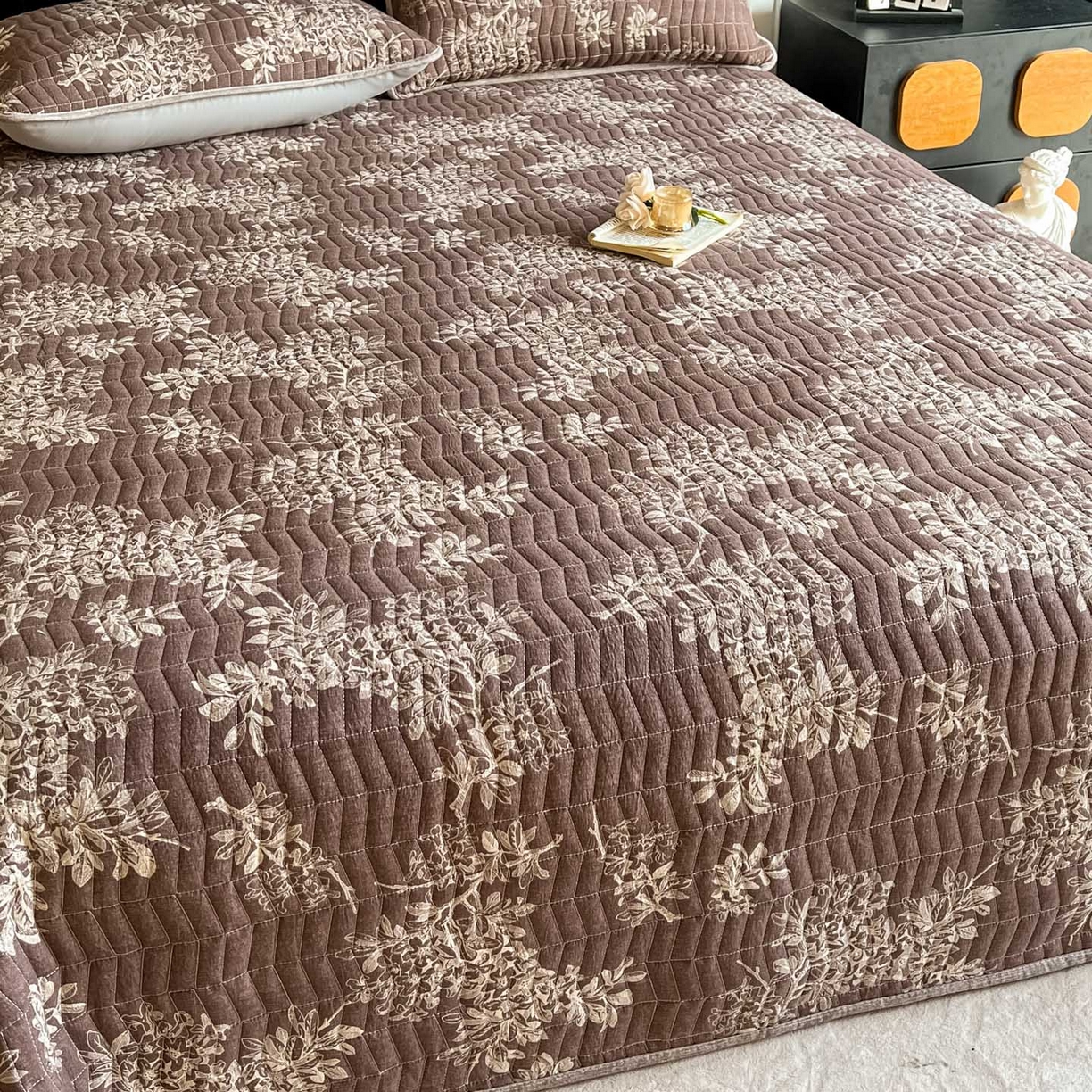 91家纺网 家纺一手货源 找家纺 满座家居 2026新款舒适亲肤简约单品床盖 锦瑟