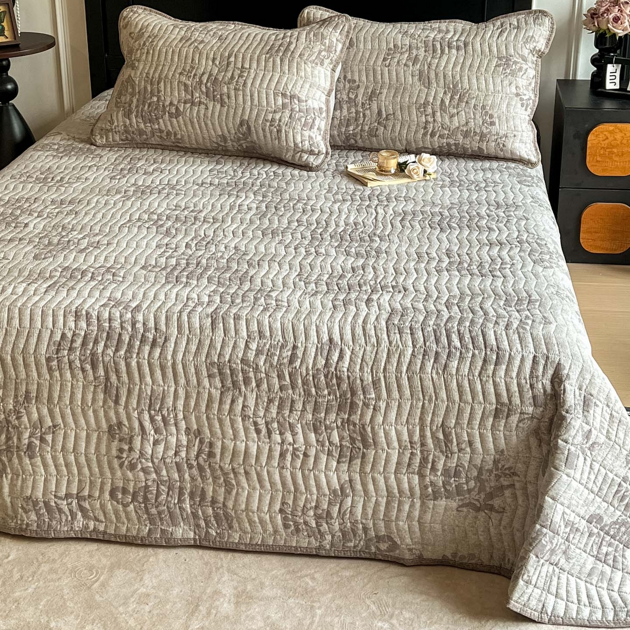 91家纺网 家纺一手货源 找家纺 满座家居 2026新款舒适亲肤简约单品床盖 风木槿