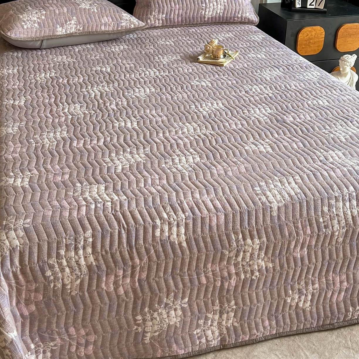 91家纺网 家纺一手货源 找家纺 满座家居 2026新款舒适亲肤简约单品床盖 可颂