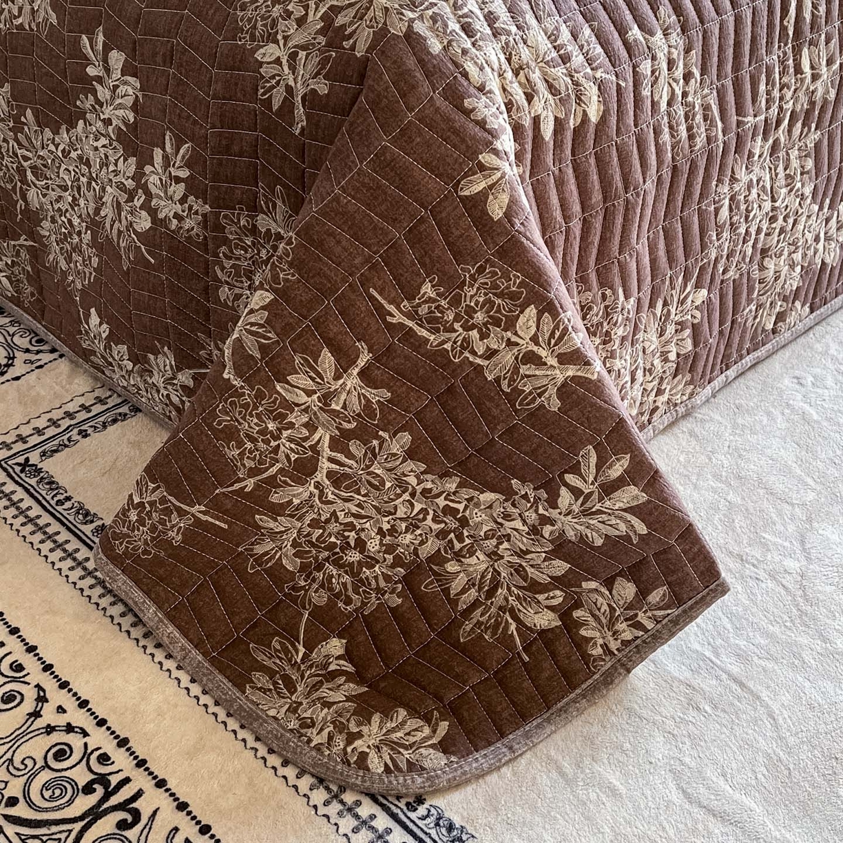 91家纺网 家纺一手货源 找家纺 满座家居 2026新款舒适亲肤简约单品床盖 锦瑟