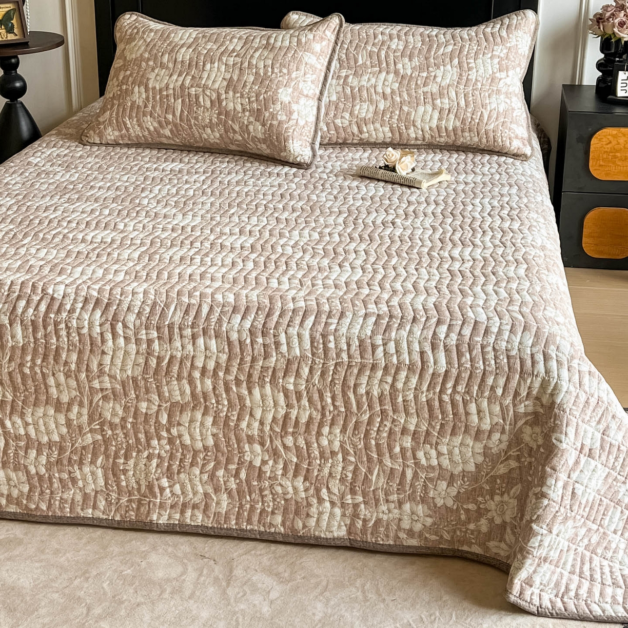 91家纺网 家纺一手货源 找家纺 满座家居 2026新款舒适亲肤简约单品床盖 粉黛红颜