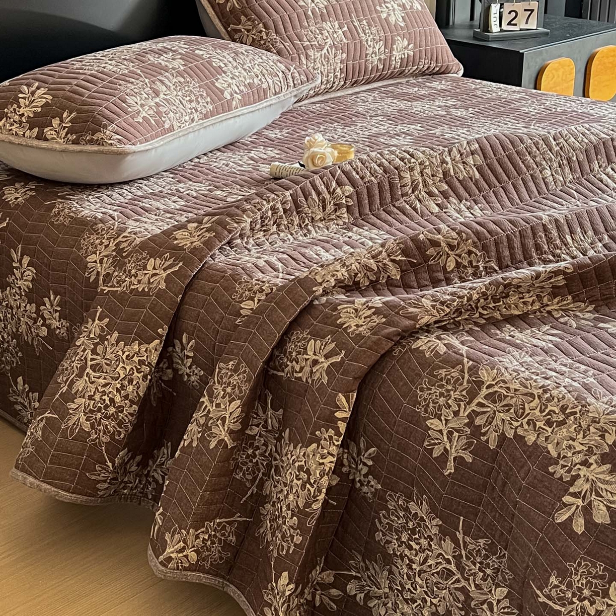 91家纺网 家纺一手货源 找家纺 满座家居 2026新款舒适亲肤简约单品床盖 锦瑟