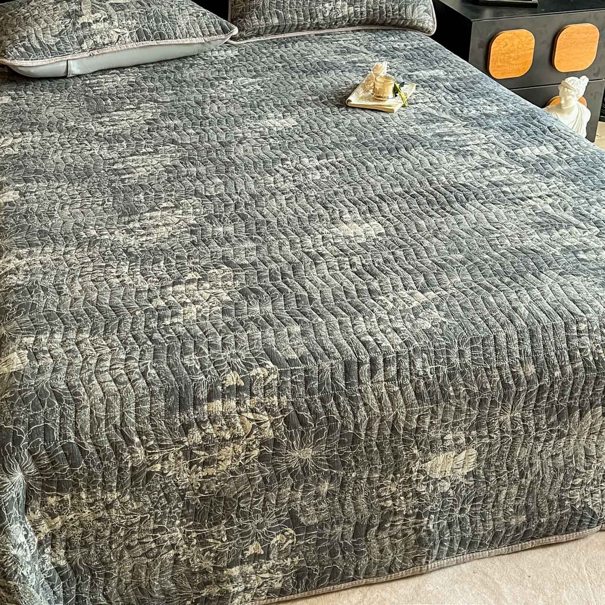 91家纺网 家纺一手货源 找家纺 满座家居 2026新款舒适亲肤简约单品床盖 铜雀