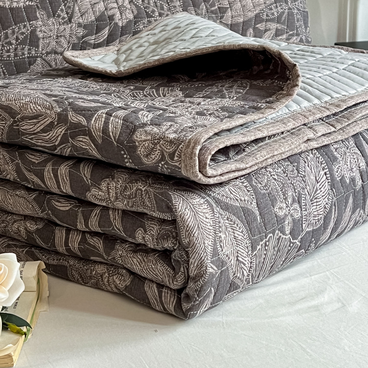 91家纺网 家纺一手货源 找家纺 满座家居 2026新款舒适亲肤简约单品床盖 佩利斯