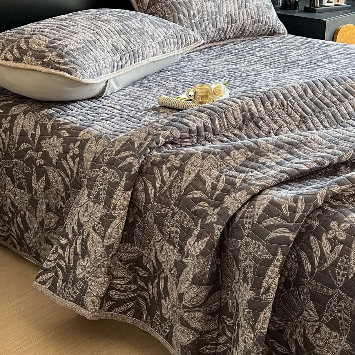 91家纺网 家纺一手货源 找家纺 满座家居 2026新款舒适亲肤简约单品床盖 佩利斯