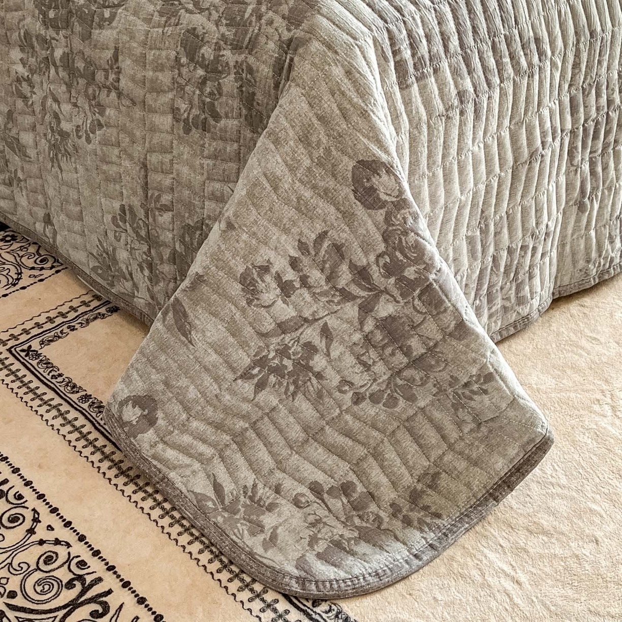 91家纺网 家纺一手货源 找家纺 满座家居 2026新款舒适亲肤简约单品床盖 风木槿