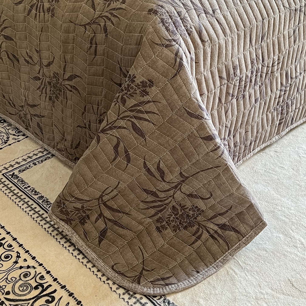 91家纺网 家纺一手货源 找家纺 满座家居 2026新款舒适亲肤简约单品床盖 玉茗