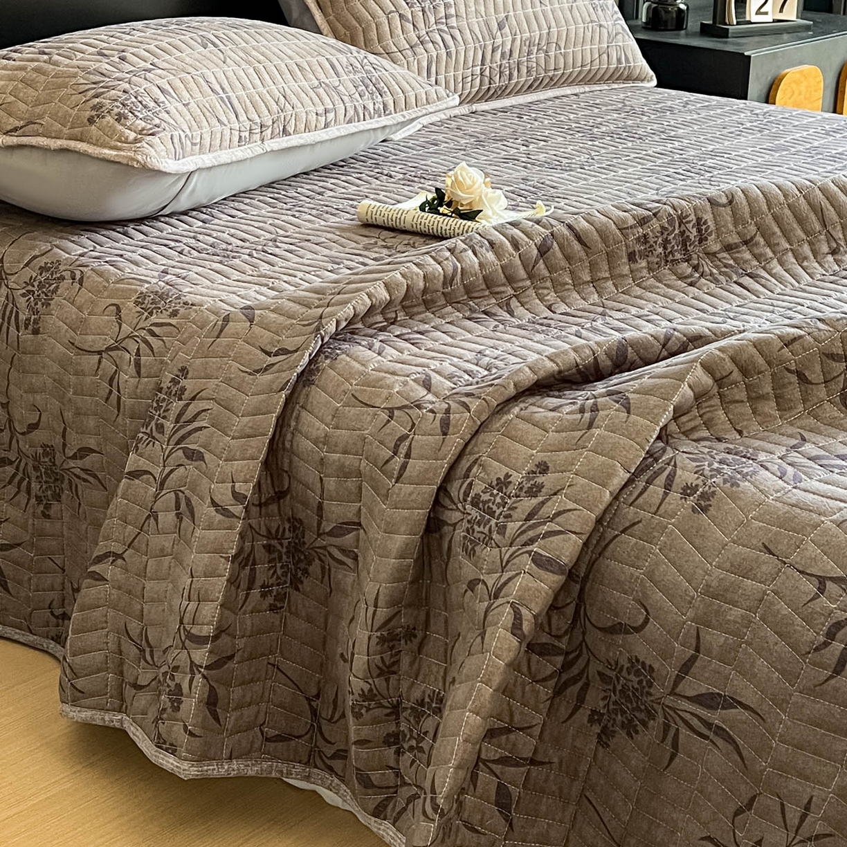 91家纺网 家纺一手货源 找家纺 满座家居 2026新款舒适亲肤简约单品床盖 玉茗