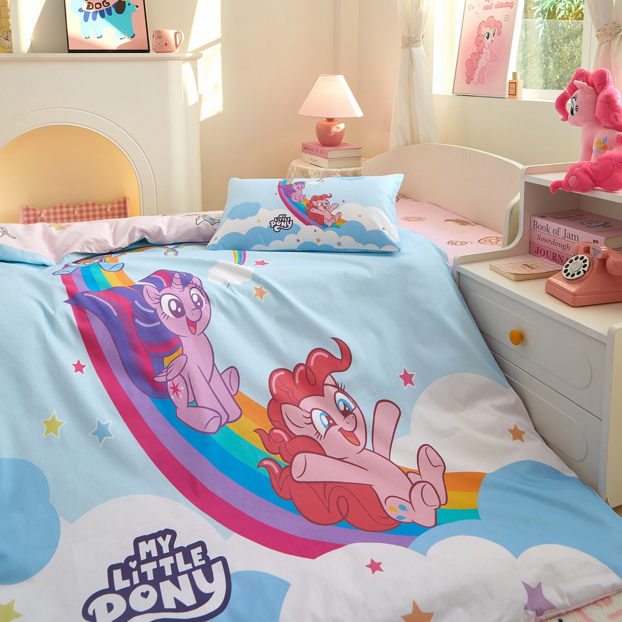 91家纺网 家纺一手货源 找家纺 蘭菲家纺 2026新款幼儿园儿童小马宝莉系列多件套 嗨皮宝莉