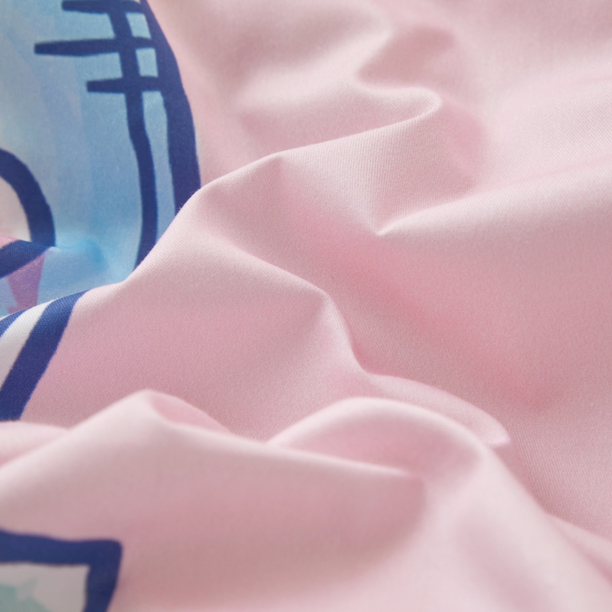 91家纺网 家纺一手货源 找家纺 蘭菲家纺 2026新款幼儿园儿童三丽欧系列多件套 车站KT