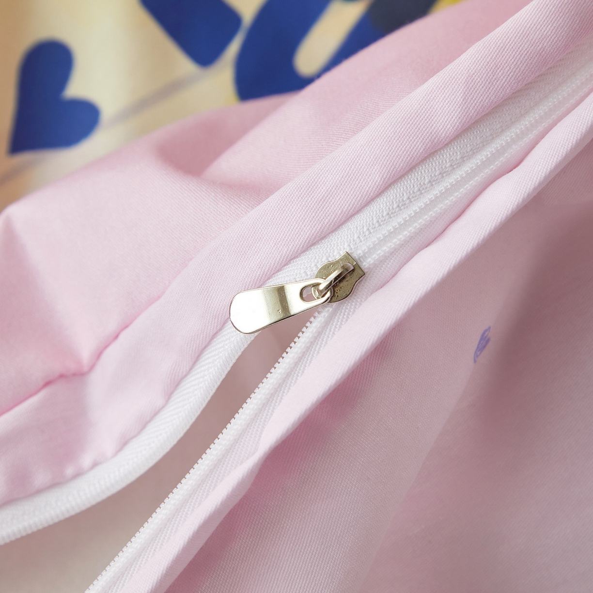 91家纺网 家纺一手货源 找家纺 蘭菲家纺 2026新款幼儿园儿童三丽欧系列多件套 大杯奶茶