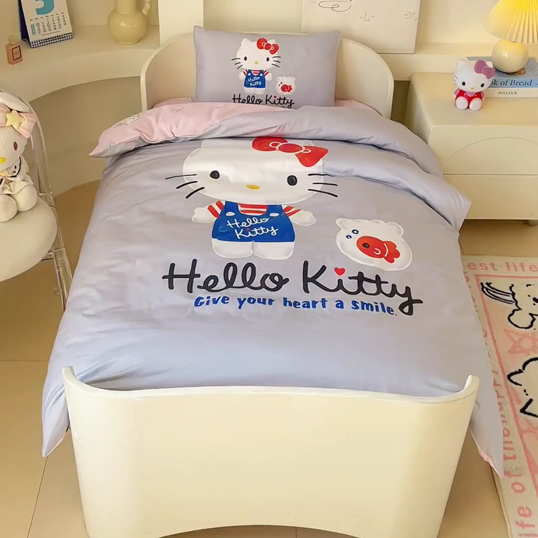 91家纺网 家纺一手货源 找家纺 蘭菲家纺 2026新款幼儿园儿童三丽欧系列多件套 可爱KT灰