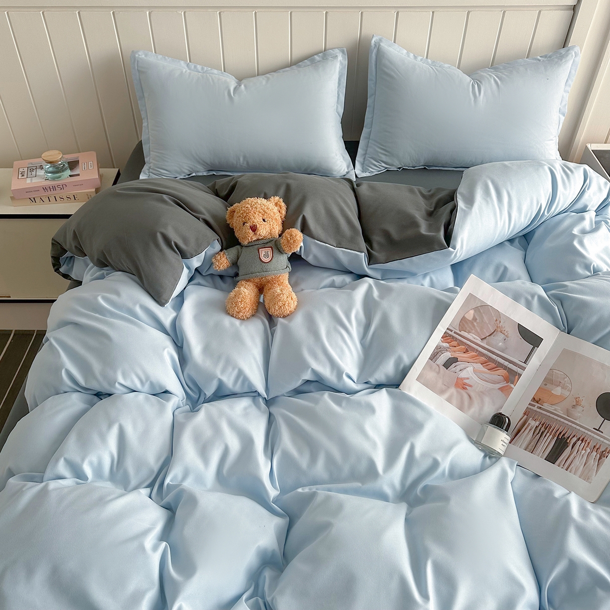 91家纺网 家纺一手货源 找家纺 佑泽家纺 2026年纯色双拼水洗棉四件套单被套 天空蓝+月光灰