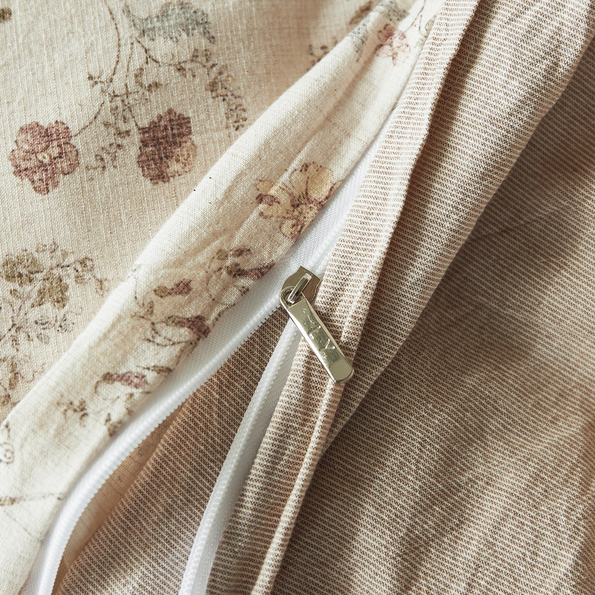 91家纺网 家纺一手货源 找家纺 绫韵家纺 2026春夏新款A类印花棉麻蝴蝶结四件套 秋野拾花·粉