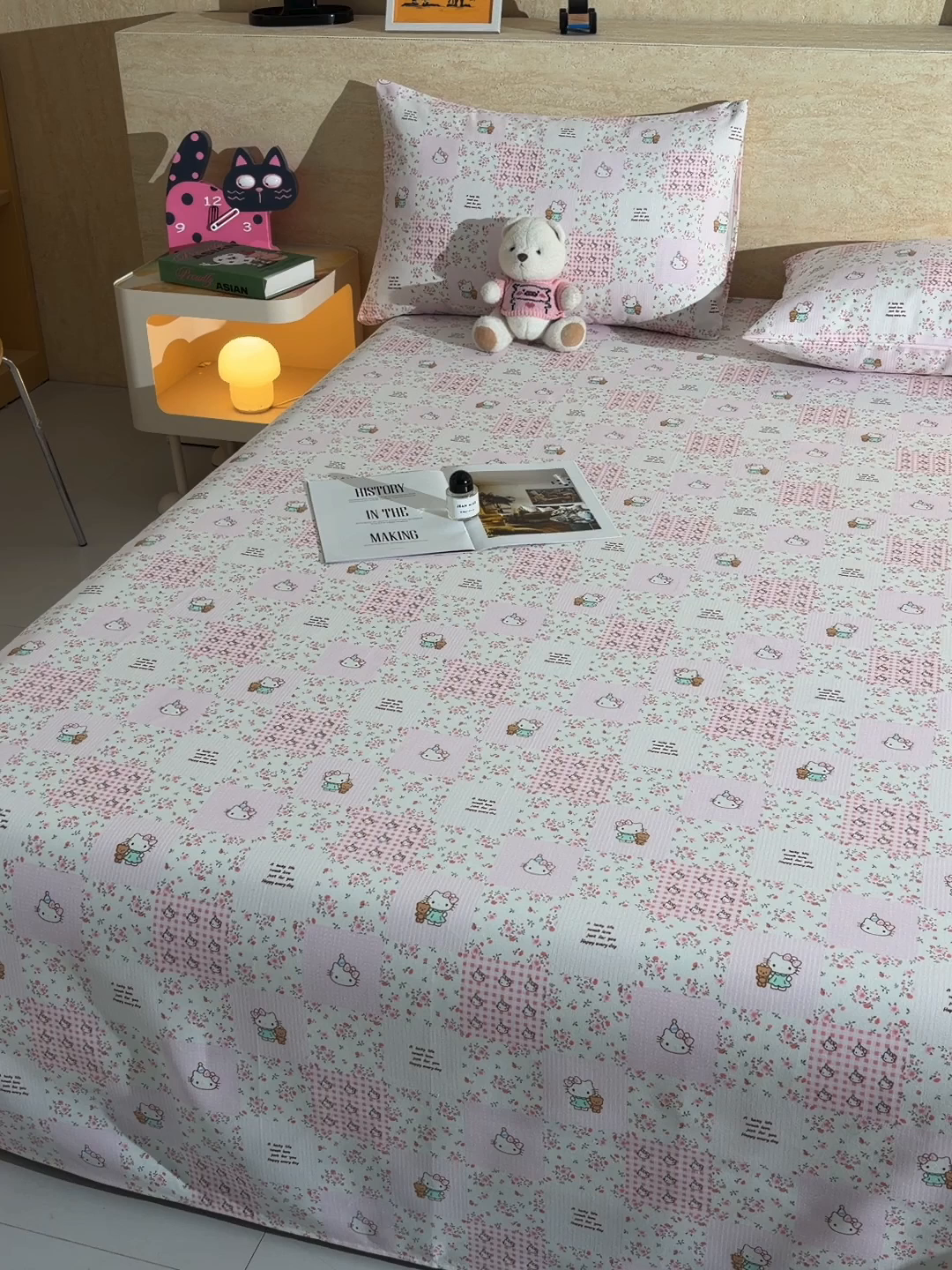 91家纺网 家纺一手货源 找家纺 德比尔斯  2026新款原棉老粗布凉席印花床单三件套 粉色猫