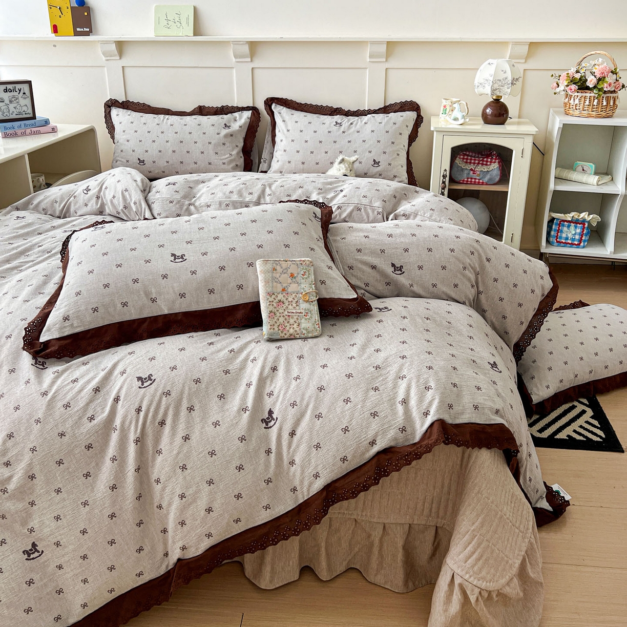 91家纺网 家纺一手货源 找家纺 富米莱（原臻工厂） 2026新款高克重爆款法式全棉纯棉花边四季款加厚色织提花床盖床裙四件套 提花-摇摇马