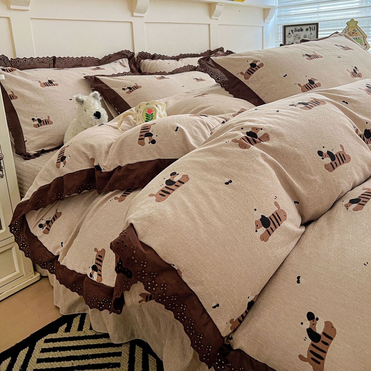 91家纺网 家纺一手货源 找家纺 富米莱（原臻工厂） 2026新款高克重爆款法式全棉纯棉花边四季款加厚色织提花床盖床裙四件套 提花-樱桃狗