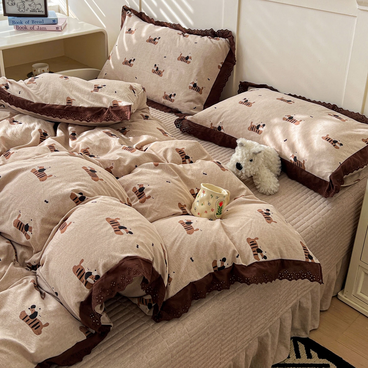 91家纺网 家纺一手货源 找家纺 富米莱（原臻工厂） 2026新款高克重爆款法式全棉纯棉花边四季款加厚色织提花床盖床裙四件套 提花-樱桃狗