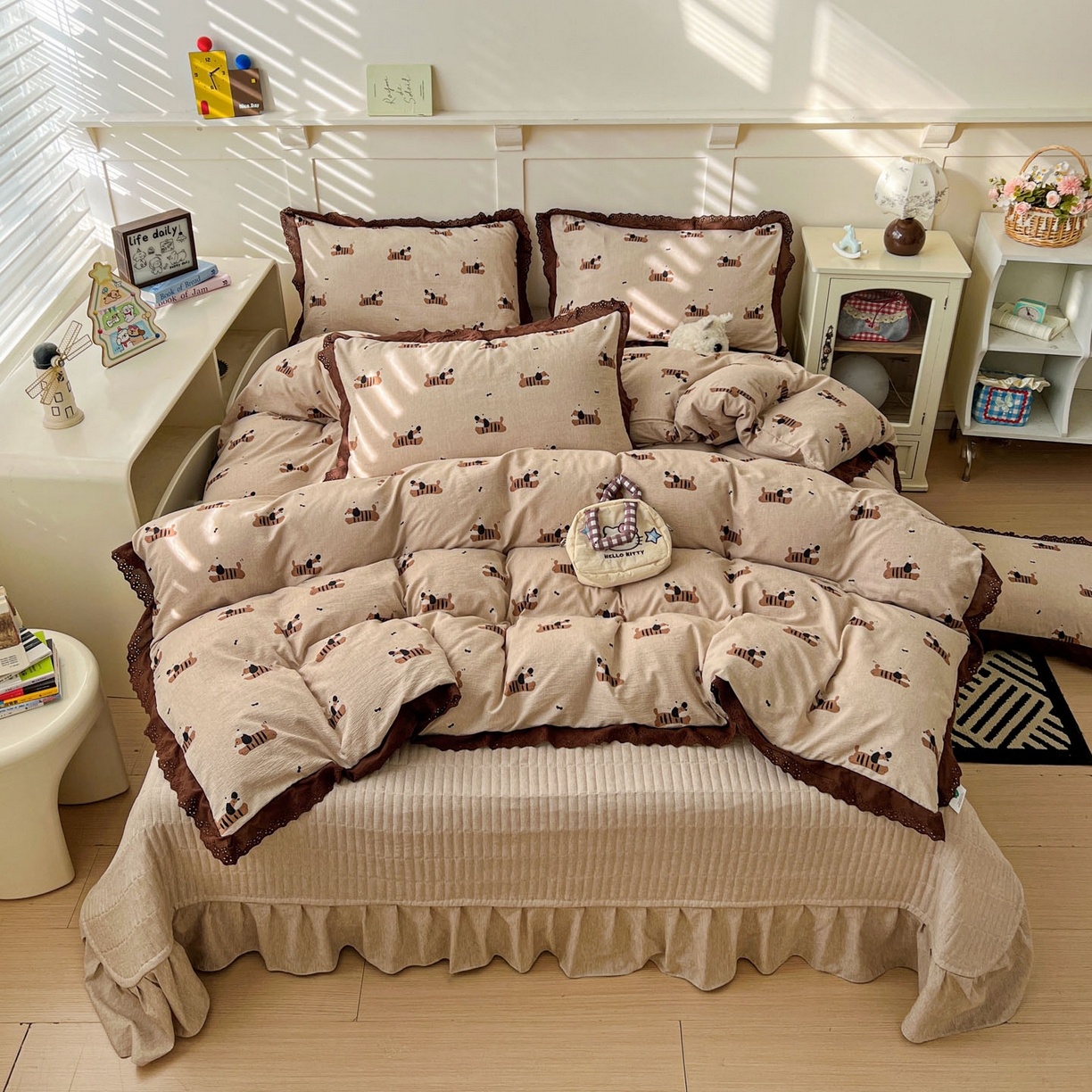 91家纺网 家纺一手货源 找家纺 富米莱（原臻工厂） 2026新款高克重爆款法式全棉纯棉花边四季款加厚色织提花床盖床裙四件套 提花-樱桃狗