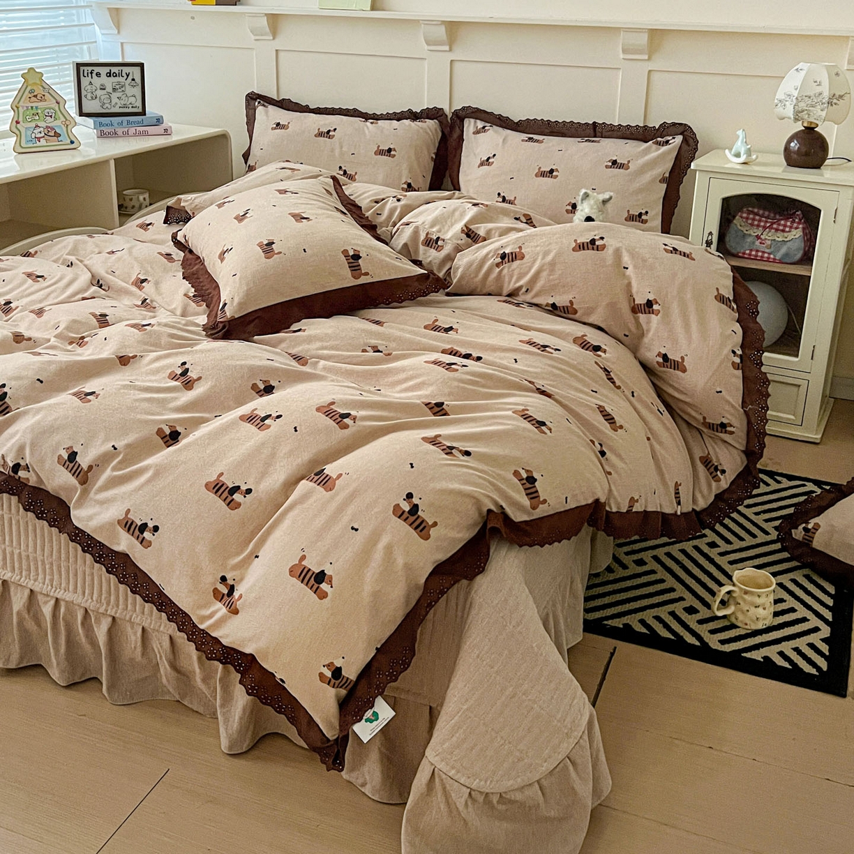 91家纺网 家纺一手货源 找家纺 富米莱（原臻工厂） 2026新款高克重爆款法式全棉纯棉花边四季款加厚色织提花床盖床裙四件套 提花-樱桃狗