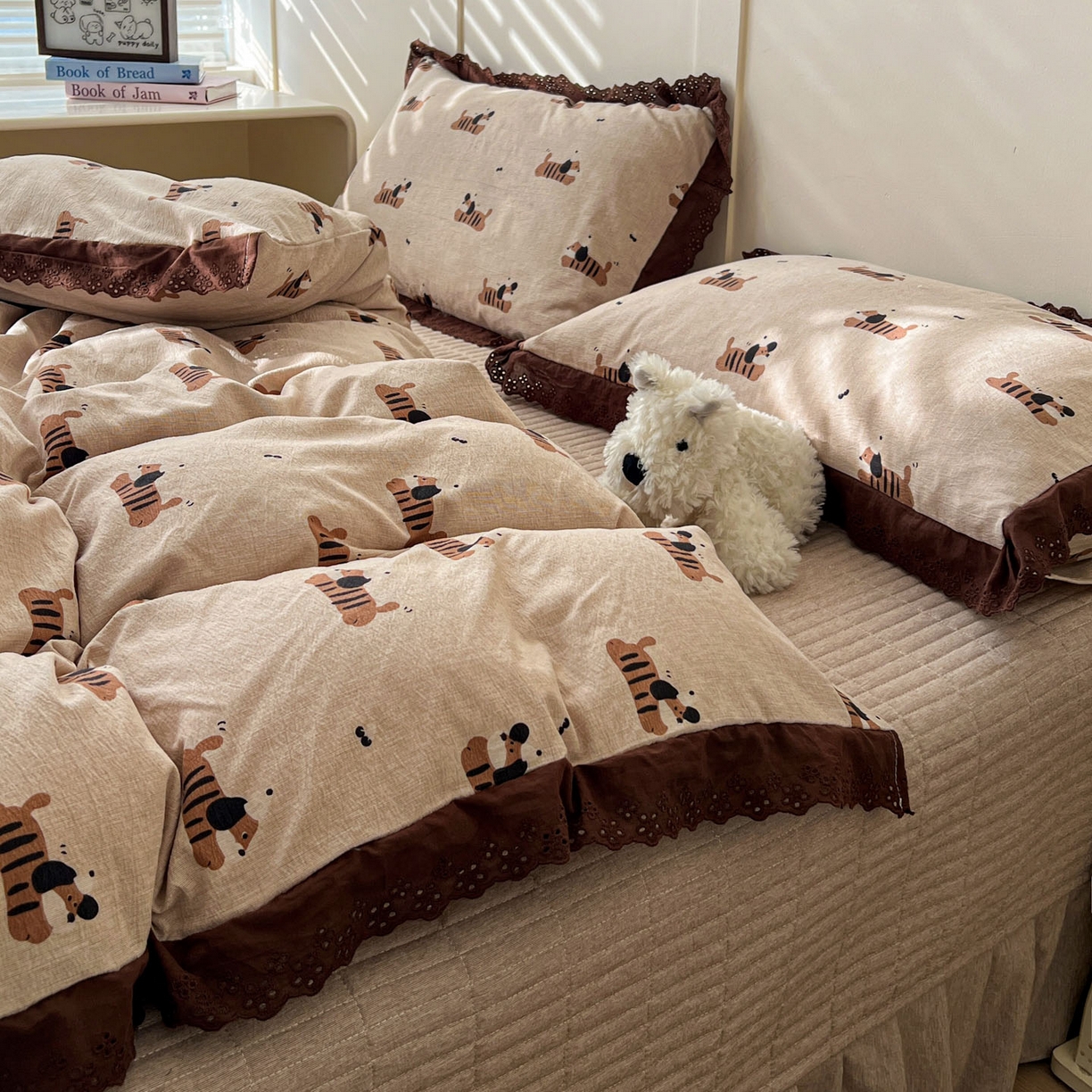 91家纺网 家纺一手货源 找家纺 富米莱（原臻工厂） 2026新款高克重爆款法式全棉纯棉花边四季款加厚色织提花床盖床裙四件套 提花-樱桃狗