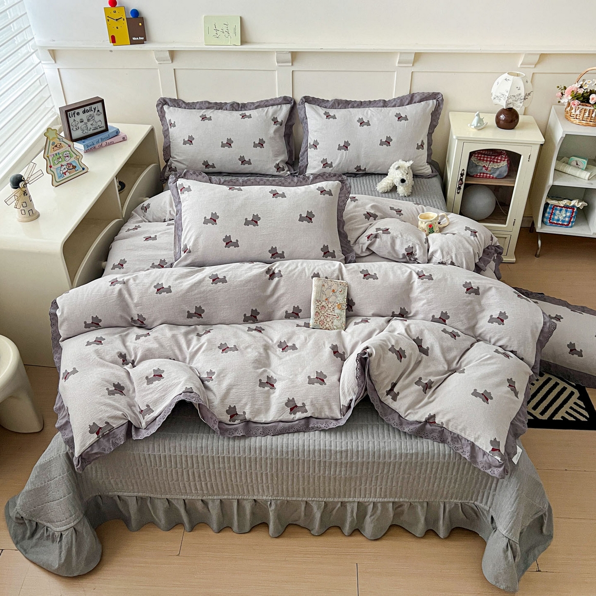 91家纺网 家纺一手货源 找家纺 富米莱（原臻工厂） 2026新款高克重爆款法式全棉纯棉花边四季款加厚色织提花床盖床裙四件套 提花-汪星人