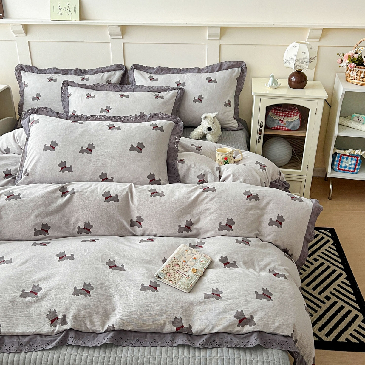 91家纺网 家纺一手货源 找家纺 富米莱（原臻工厂） 2026新款高克重爆款法式全棉纯棉花边四季款加厚色织提花床盖床裙四件套 提花-汪星人