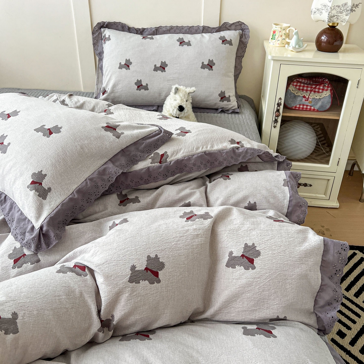 91家纺网 家纺一手货源 找家纺 富米莱（原臻工厂） 2026新款高克重爆款法式全棉纯棉花边四季款加厚色织提花床盖床裙四件套 提花-汪星人