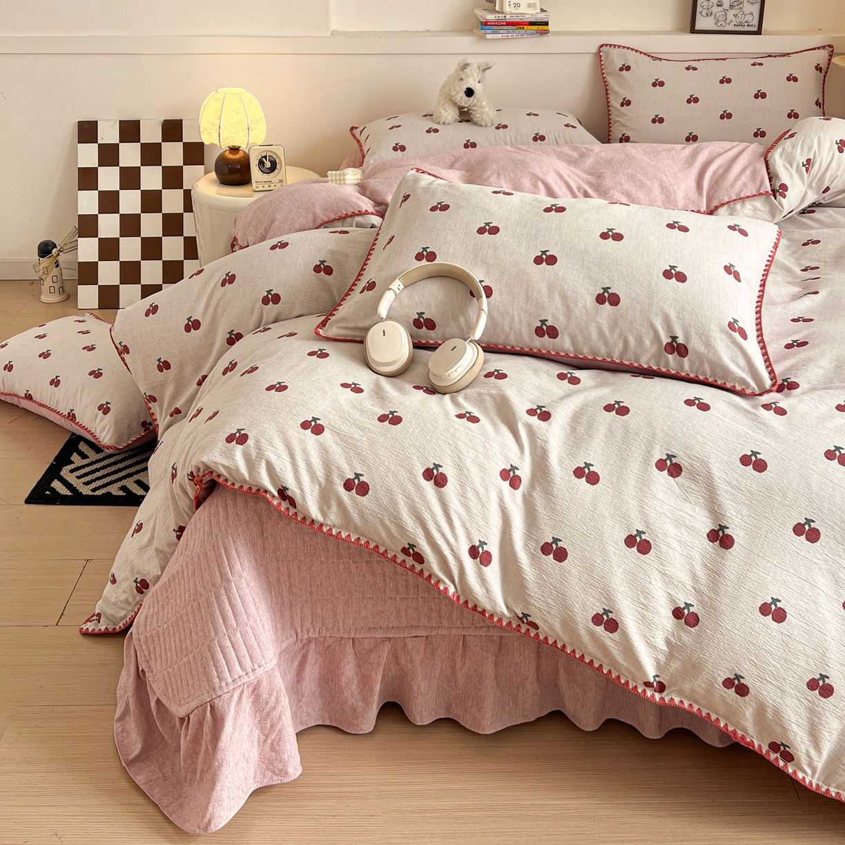 91家纺网 家纺一手货源 找家纺 富米莱（原臻工厂） 2026春夏新款色织提花贝壳边床盖床裙四件套 贝壳边-红樱桃
