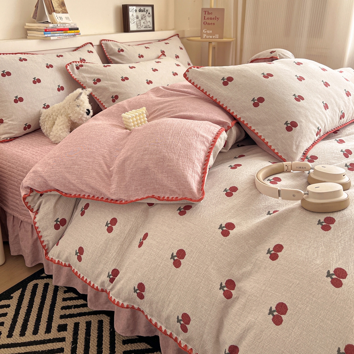 91家纺网 家纺一手货源 找家纺 富米莱（原臻工厂） 2026春夏新款色织提花贝壳边床盖床裙四件套 贝壳边-红樱桃