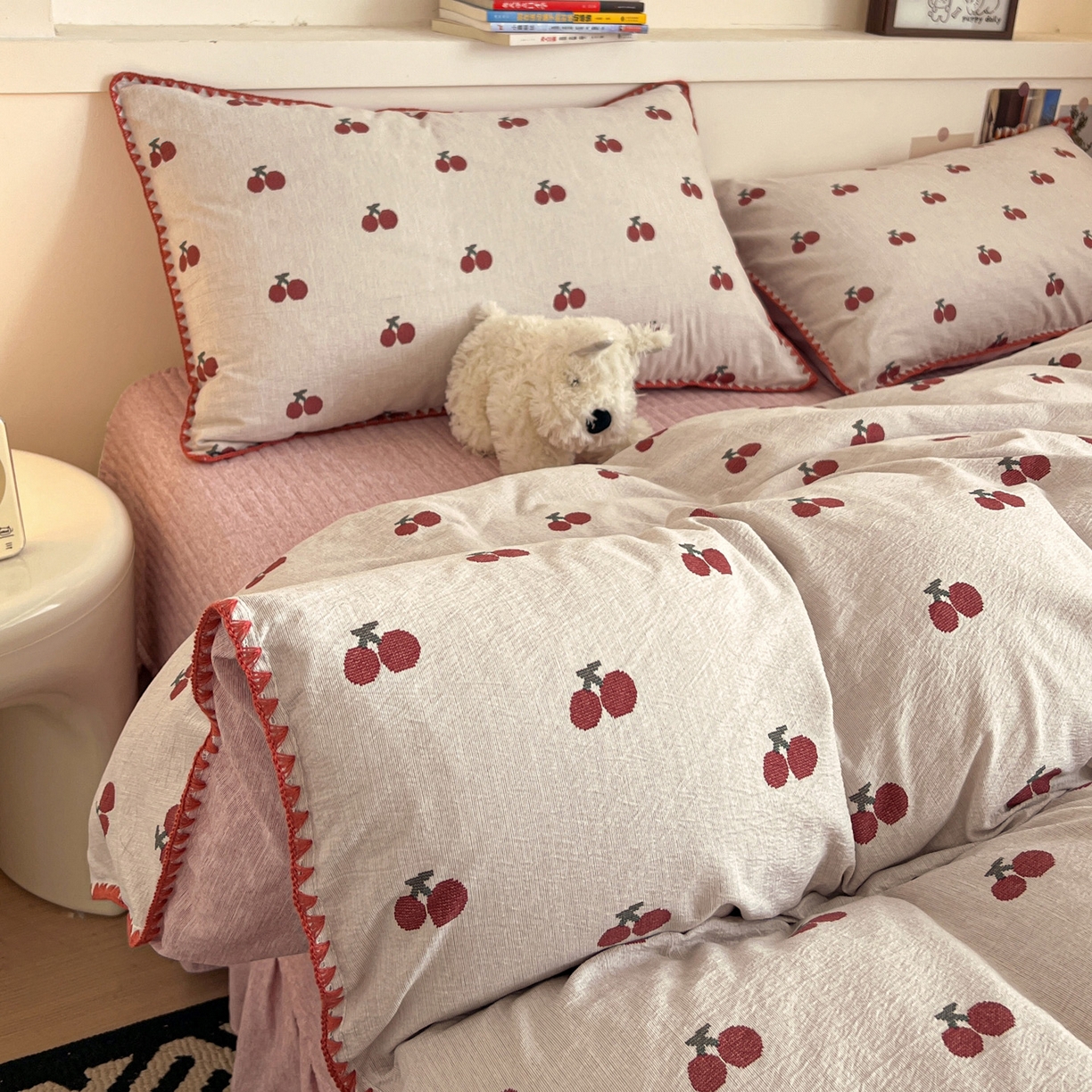 91家纺网 家纺一手货源 找家纺 富米莱（原臻工厂） 2026春夏新款色织提花贝壳边床盖床裙四件套 贝壳边-红樱桃