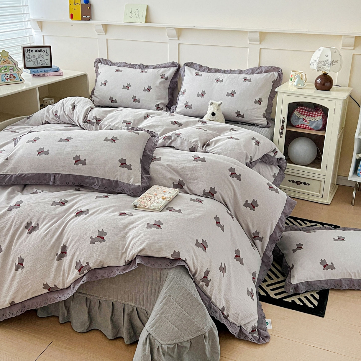 91家纺网 家纺一手货源 找家纺 富米莱（原臻工厂） 2026新款高克重爆款法式全棉纯棉花边四季款加厚色织提花床盖床裙四件套 提花-汪星人