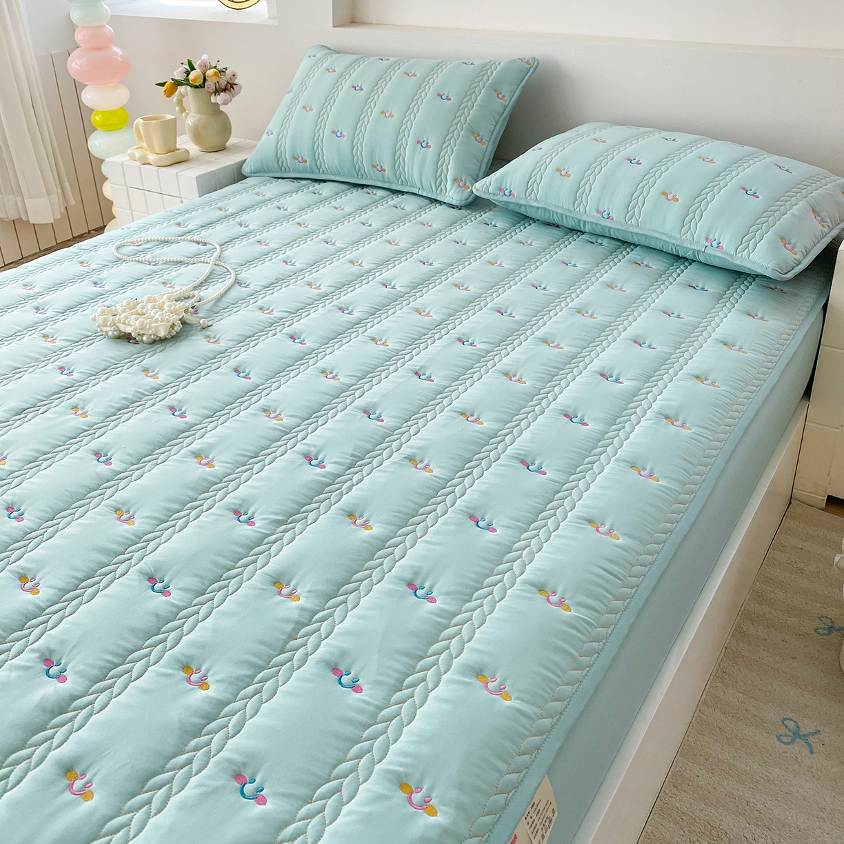 91家纺网 家纺一手货源 找家纺 尊康家纺（原磊科） 2026新款奶昔棉抗菌夹棉床笠-昭岚系列 昭岚-薄荷绿