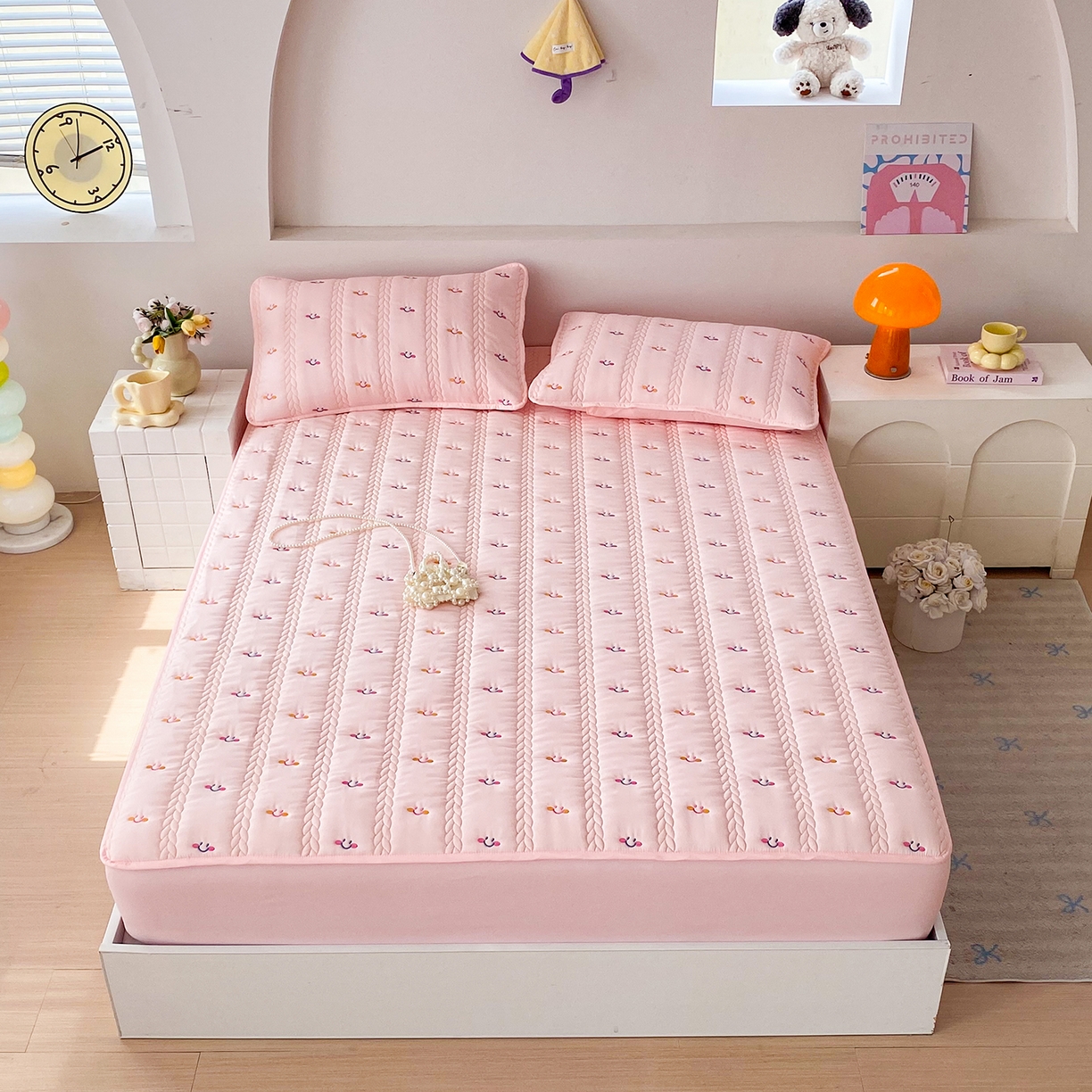 91家纺网 家纺一手货源 找家纺 尊康家纺（原磊科） 2026新款奶昔棉抗菌夹棉床笠-昭岚系列 昭岚-粉玉