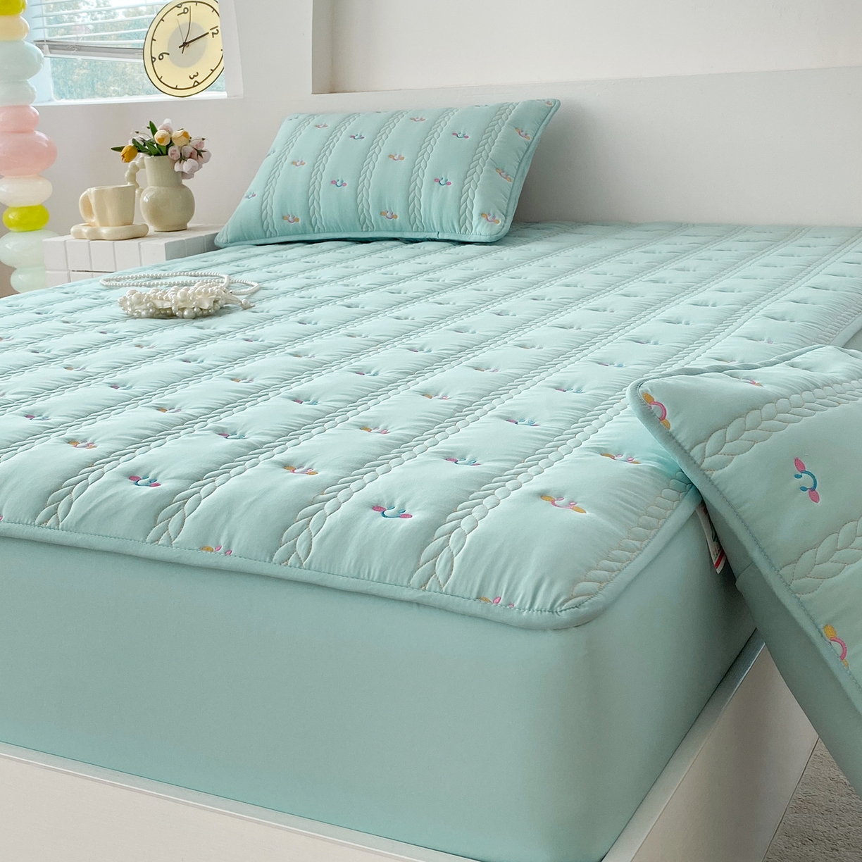 91家纺网 家纺一手货源 找家纺 尊康家纺（原磊科） 2026新款奶昔棉抗菌夹棉床笠-昭岚系列 昭岚-薄荷绿