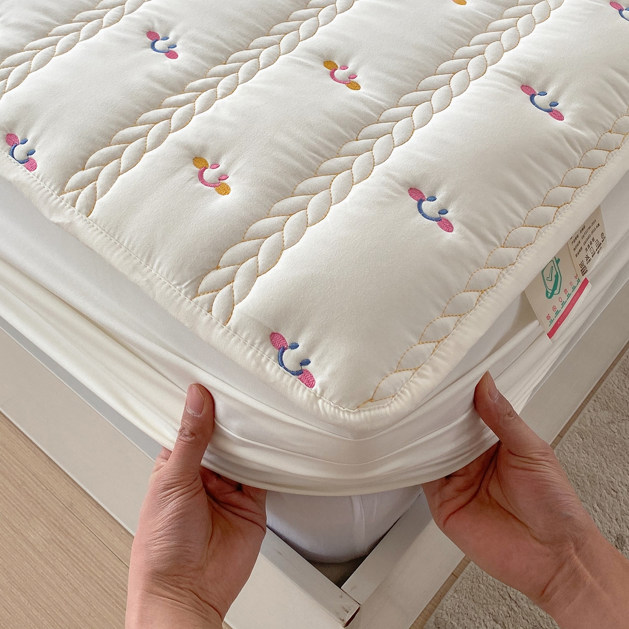 91家纺网 家纺一手货源 找家纺 尊康家纺（原磊科） 2026新款奶昔棉抗菌夹棉床笠-昭岚系列 昭岚-米白