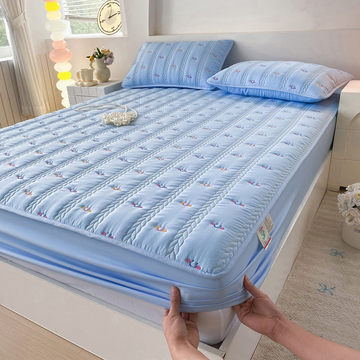 91家纺网 家纺一手货源 找家纺 尊康家纺（原磊科） 2026新款奶昔棉抗菌夹棉床笠-昭岚系列 昭岚-天空蓝