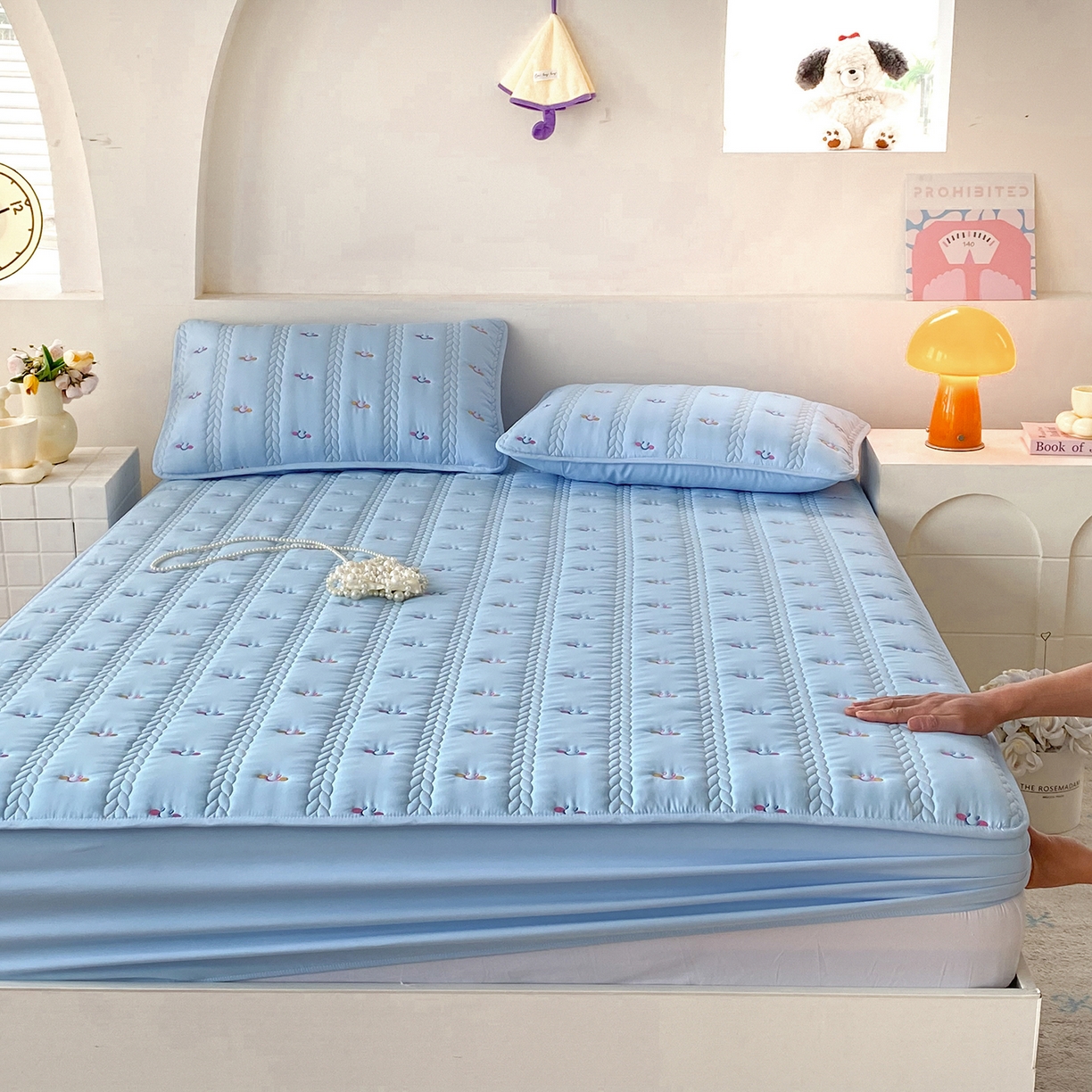 91家纺网 家纺一手货源 找家纺 尊康家纺（原磊科） 2026新款奶昔棉抗菌夹棉床笠-昭岚系列 昭岚-天空蓝