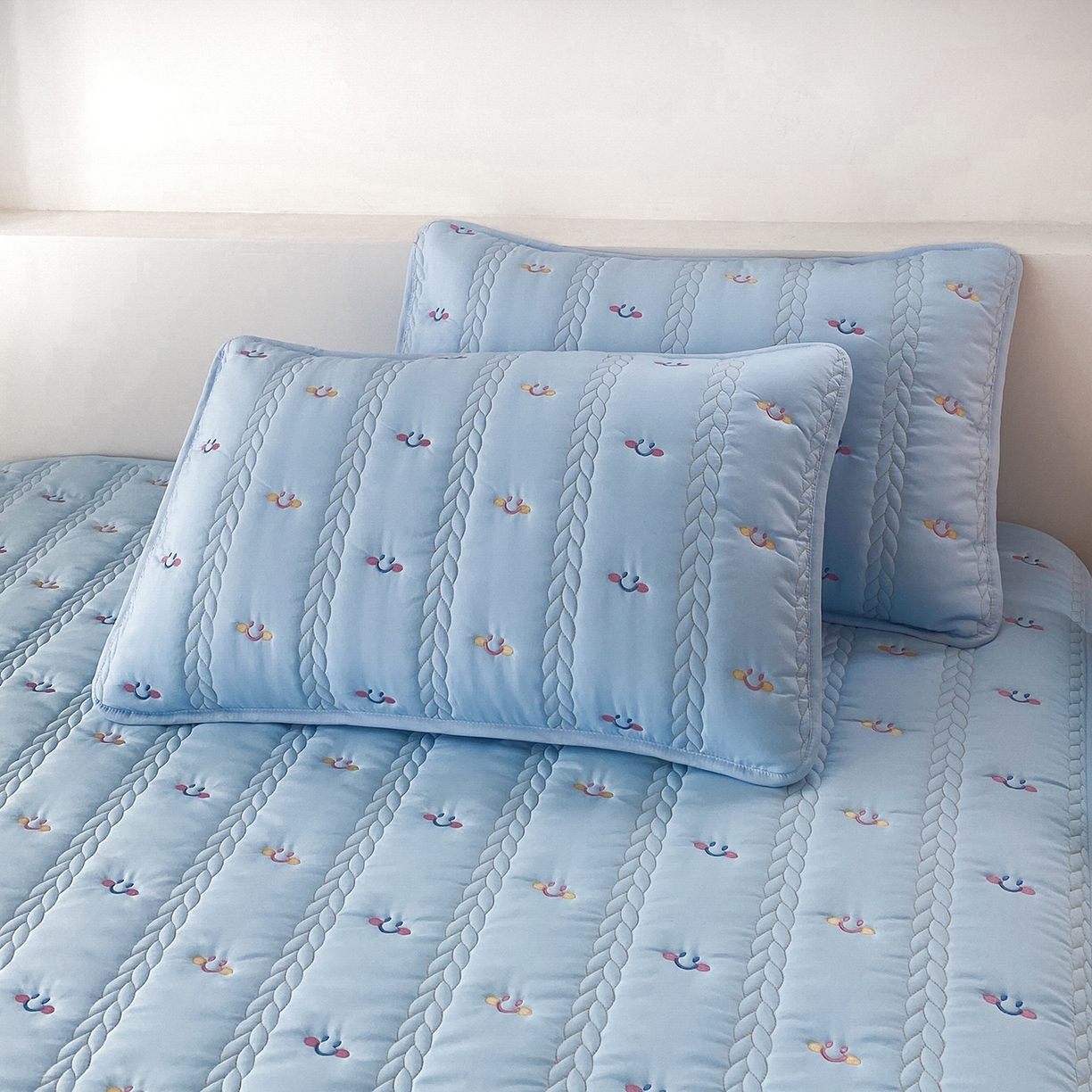 91家纺网 家纺一手货源 找家纺 尊康家纺（原磊科） 2026新款奶昔棉抗菌夹棉床笠-昭岚系列 昭岚-天空蓝